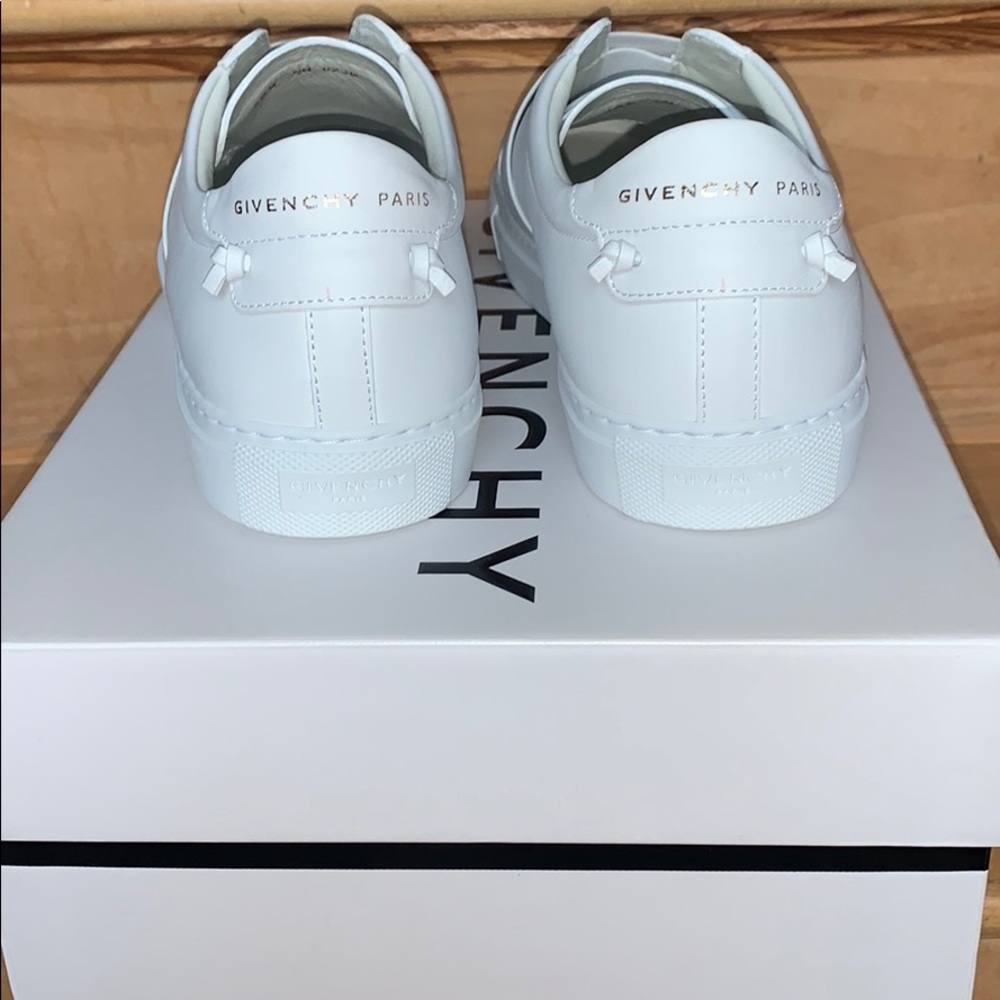 GIVENCHY Urban Street Logo Sneakers - Picture 10 of 13